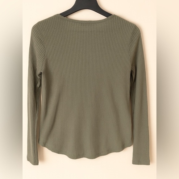 Altar’d State Waffle Knit V-Neck Long Sleeve Top Size Small Olive Green EUC - Picture 2 of 4